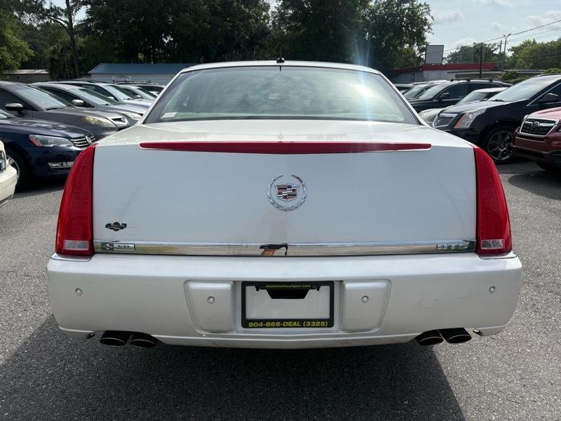 Cadillac DTS Sedan 2007