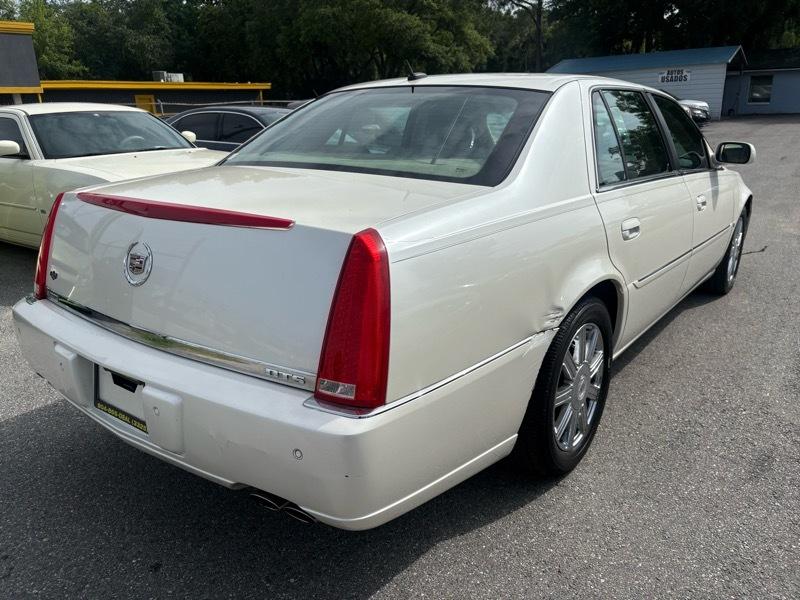 Cadillac DTS Sedan 2007