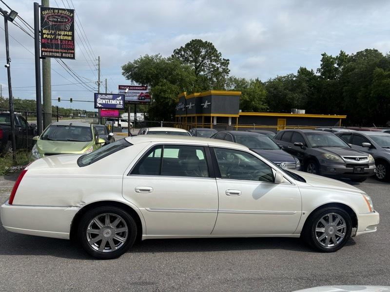 Cadillac DTS Sedan 2007