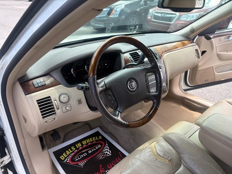 Cadillac DTS Sedan 2007