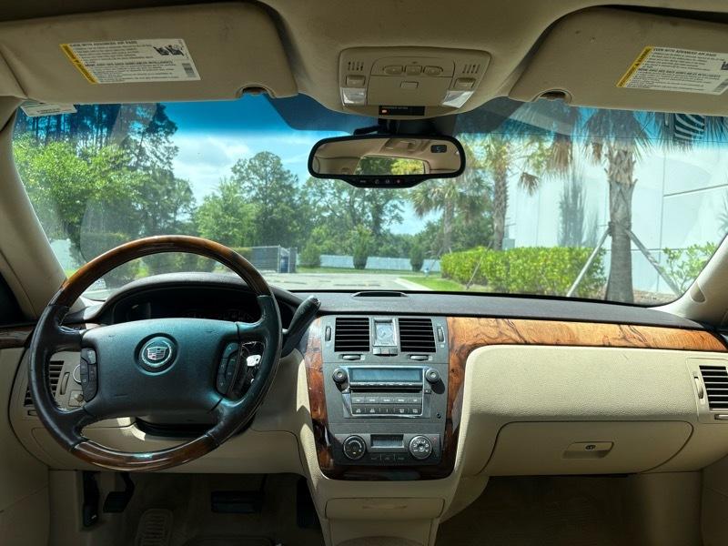 Cadillac DTS Sedan 2007