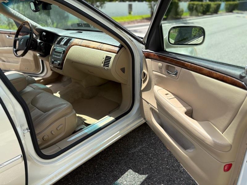Cadillac DTS Sedan 2007