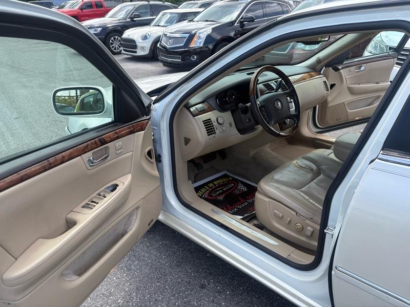Cadillac DTS Sedan 2007