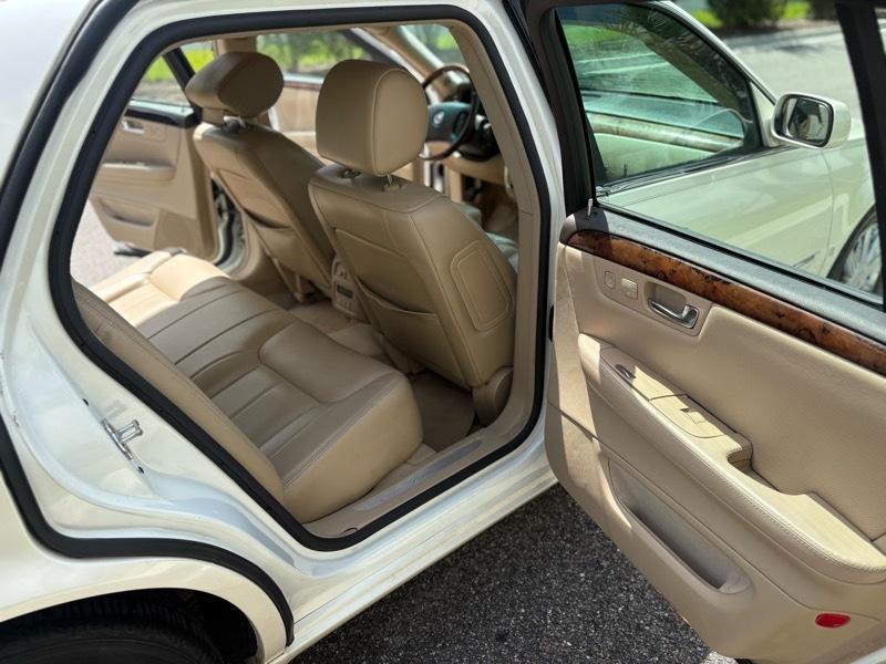 Cadillac DTS Sedan 2007