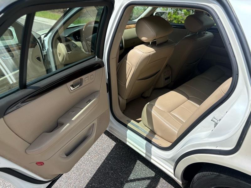 Cadillac DTS Sedan 2007