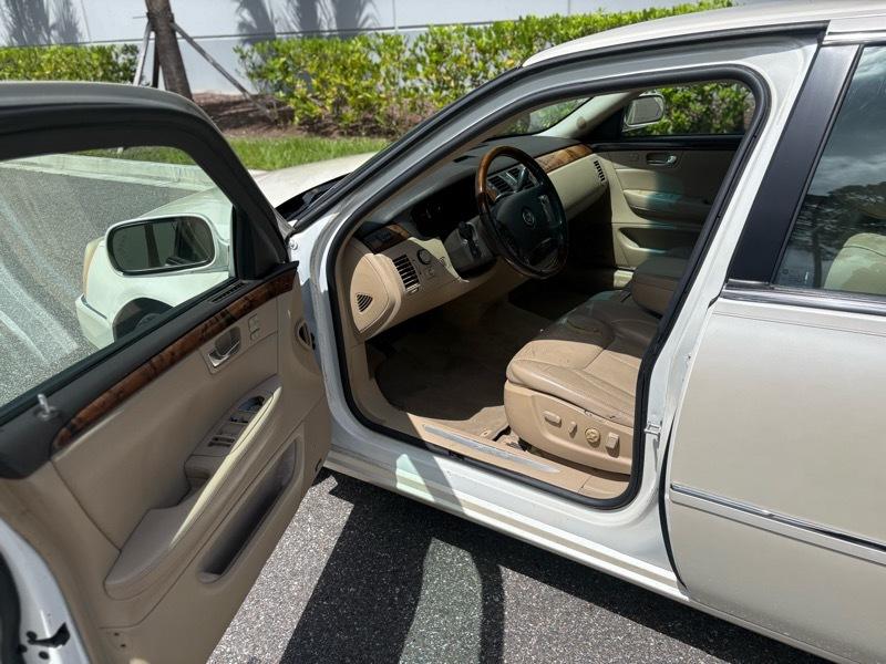 Cadillac DTS Sedan 2007