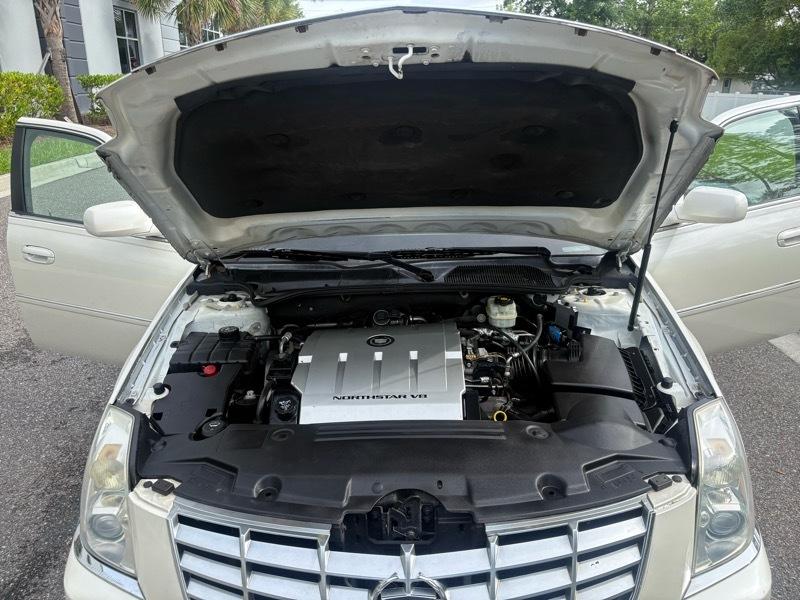 Cadillac DTS Sedan 2007