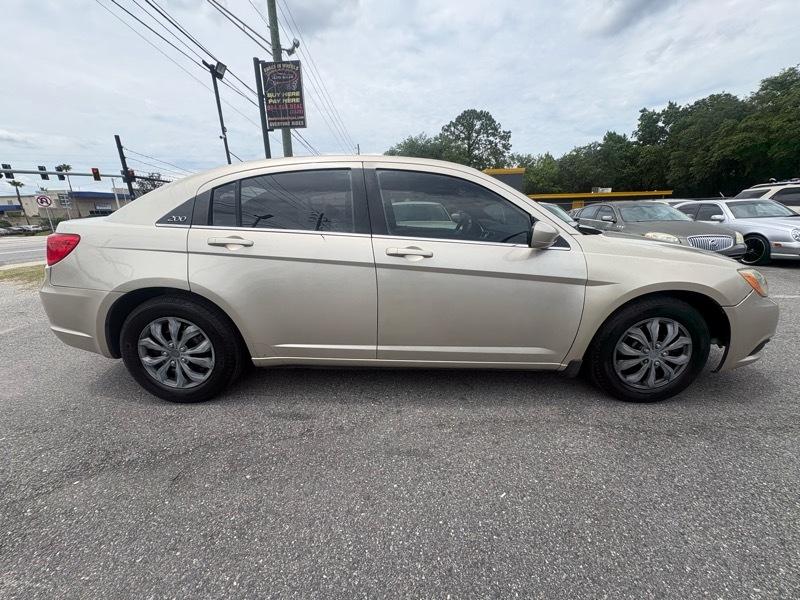 Chrysler 200 LX 2013