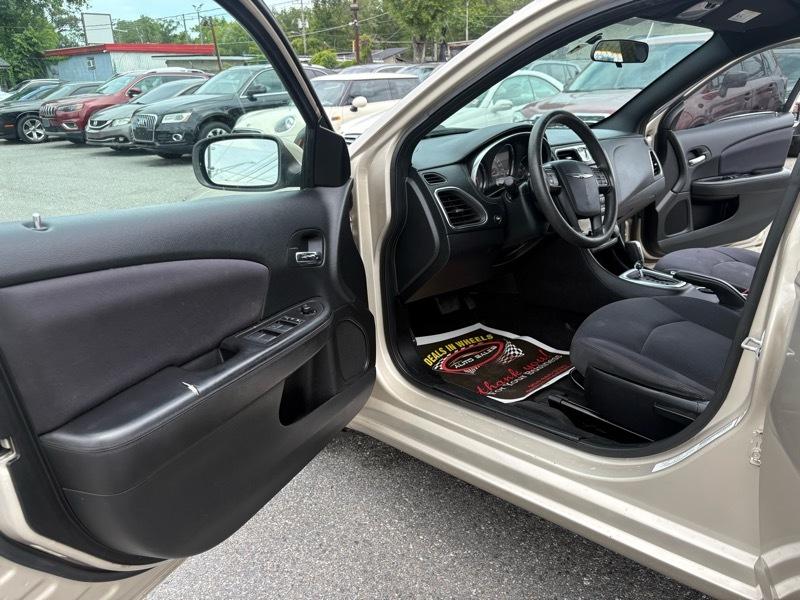 Chrysler 200 LX 2013