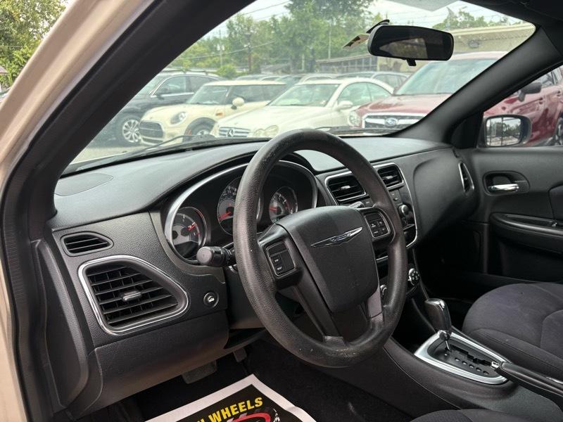 Chrysler 200 LX 2013