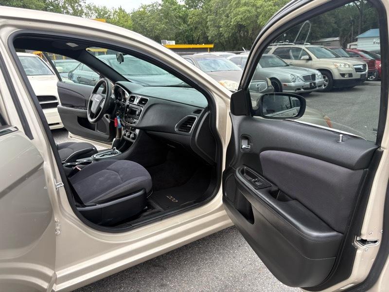Chrysler 200 LX 2013
