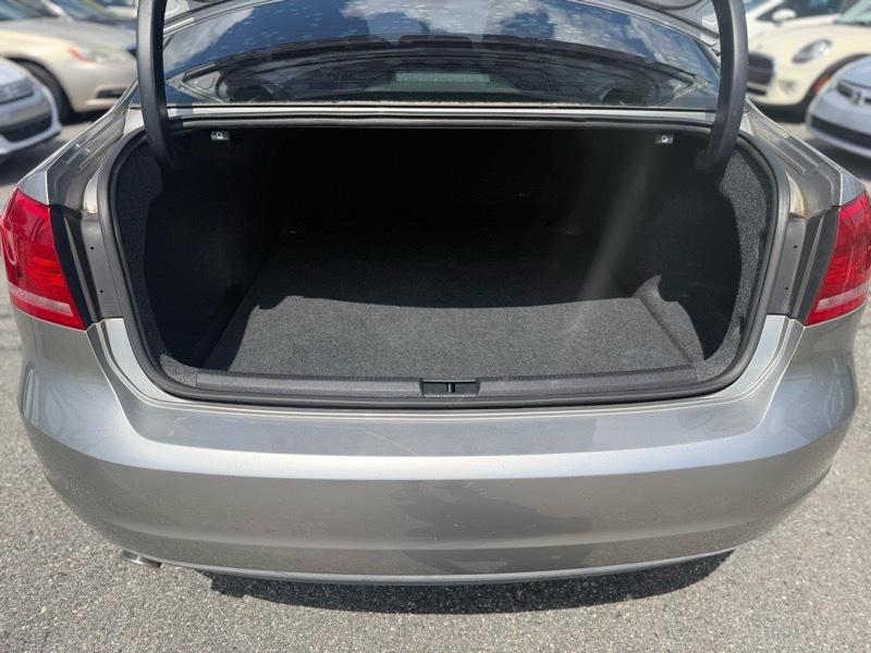 Volkswagen Passat 2.5L SE MT 2013