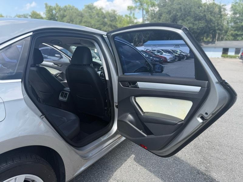 Volkswagen Passat 2.5L SE MT 2013
