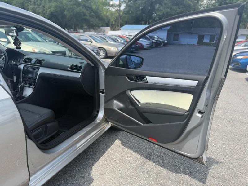 Volkswagen Passat 2.5L SE MT 2013