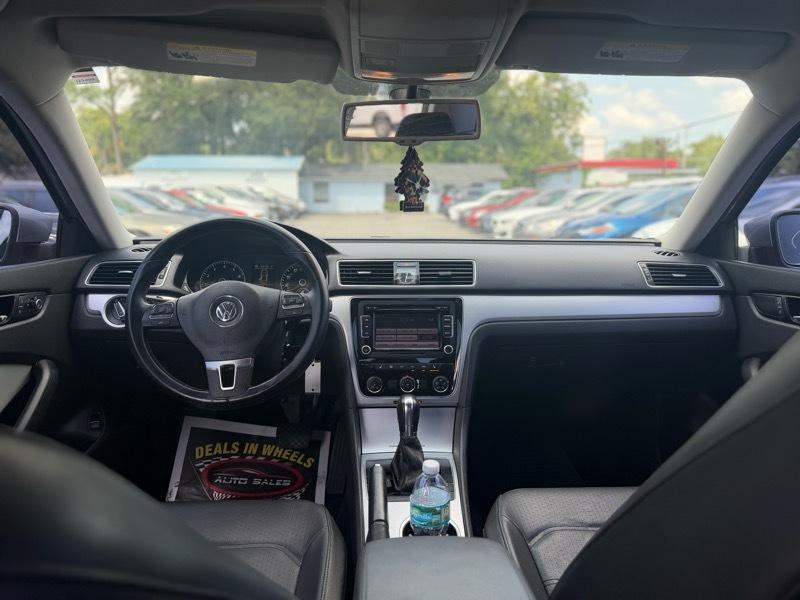 Volkswagen Passat 2.5L SE MT 2013