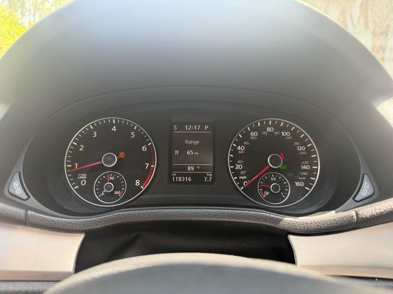 Volkswagen Passat 2.5L SE MT 2013