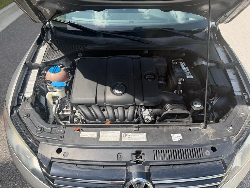 Volkswagen Passat 2.5L SE MT 2013