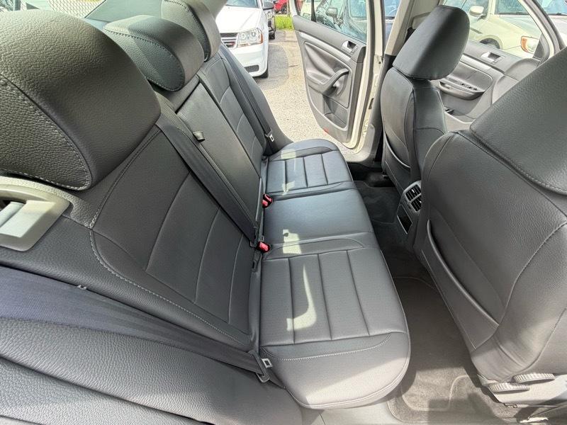 Volkswagen Jetta SE 2009