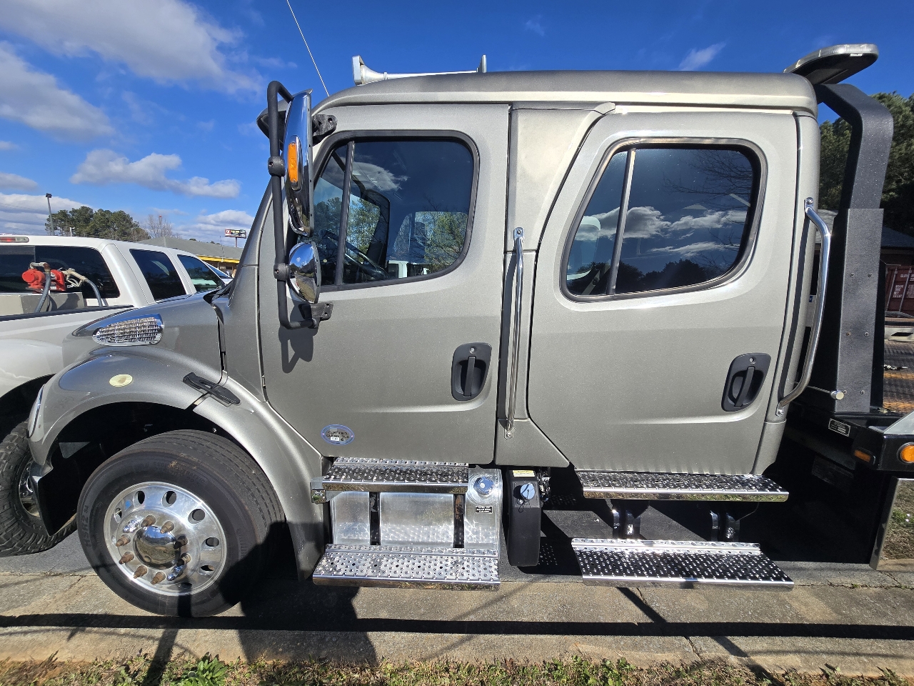 2020 Freightliner M2 