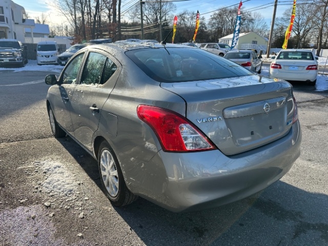Nissan Versa 1.6 S 5M 2014