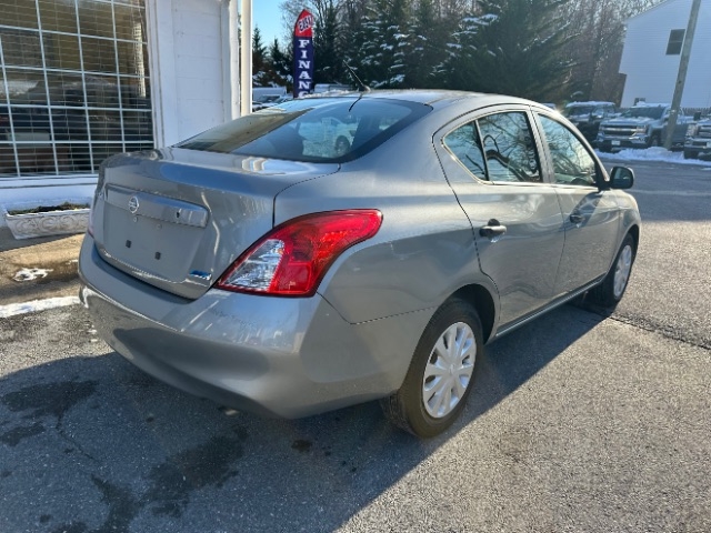 Nissan Versa 1.6 S 5M 2014