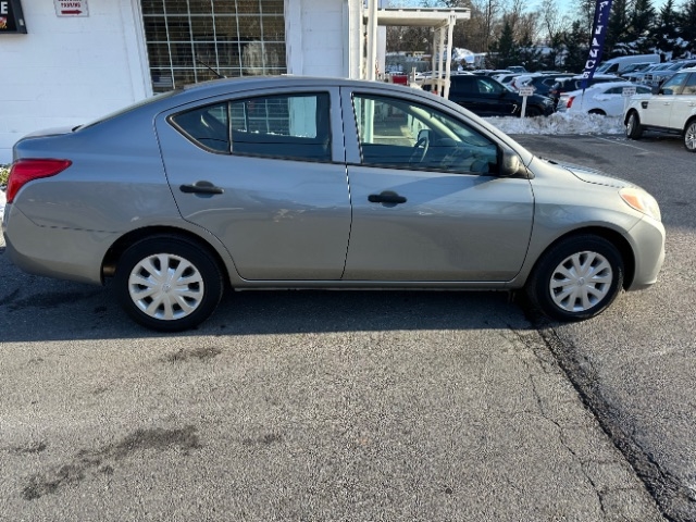 Nissan Versa 1.6 S 5M 2014