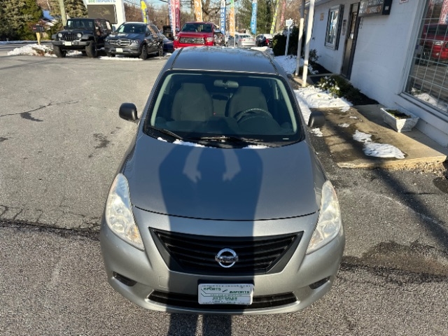Nissan Versa 1.6 S 5M 2014