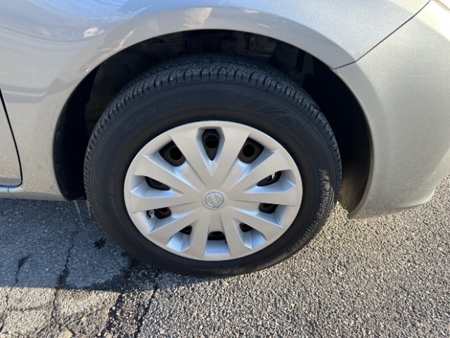 Nissan Versa 1.6 S 5M 2014