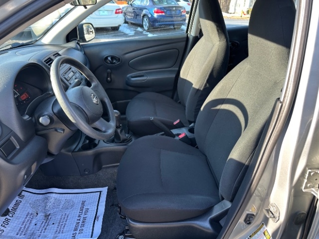 Nissan Versa 1.6 S 5M 2014