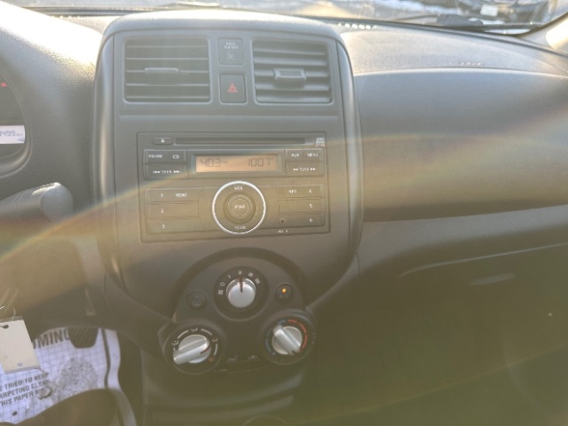 Nissan Versa 1.6 S 5M 2014