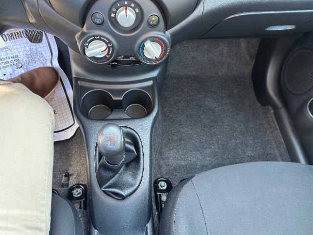 Nissan Versa 1.6 S 5M 2014