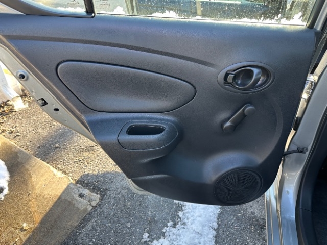 Nissan Versa 1.6 S 5M 2014