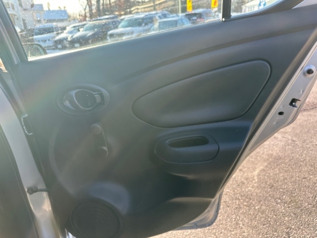 Nissan Versa 1.6 S 5M 2014