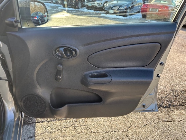 Nissan Versa 1.6 S 5M 2014