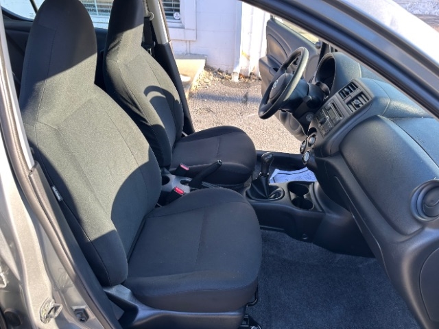 Nissan Versa 1.6 S 5M 2014