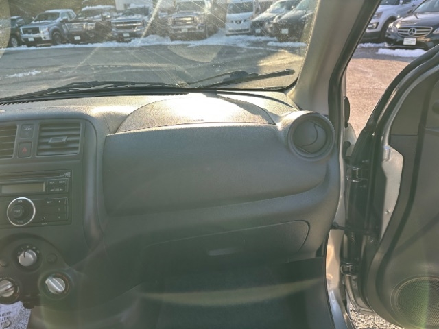 Nissan Versa 1.6 S 5M 2014