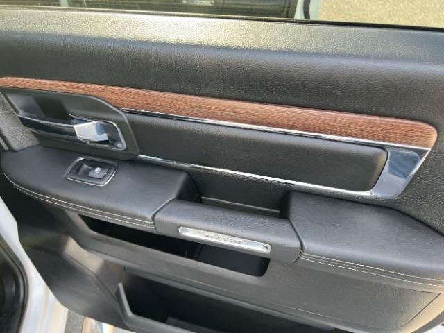 RAM 1500 Laramie Crew Cab SWB 2WD 2017