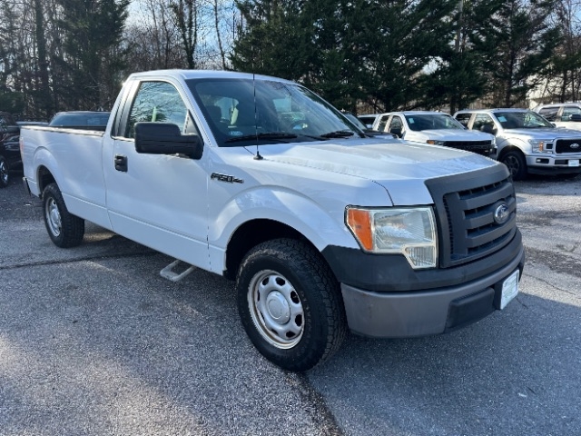Ford F-150 XL 8-ft. Bed 2WD 2011