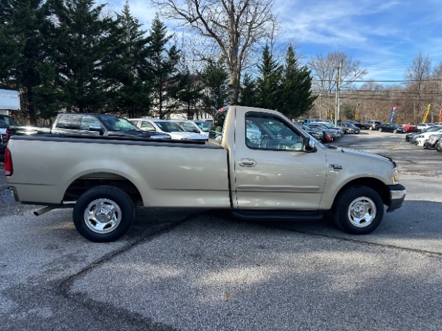 Ford F-150 XLT Reg. Cab Short Bed 2WD 2000