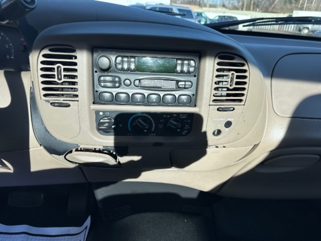 Ford F-150 XLT Reg. Cab Short Bed 2WD 2000