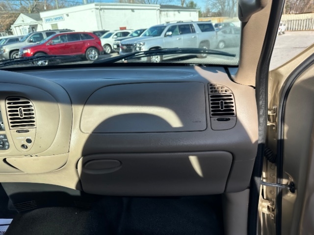 Ford F-150 XLT Reg. Cab Short Bed 2WD 2000