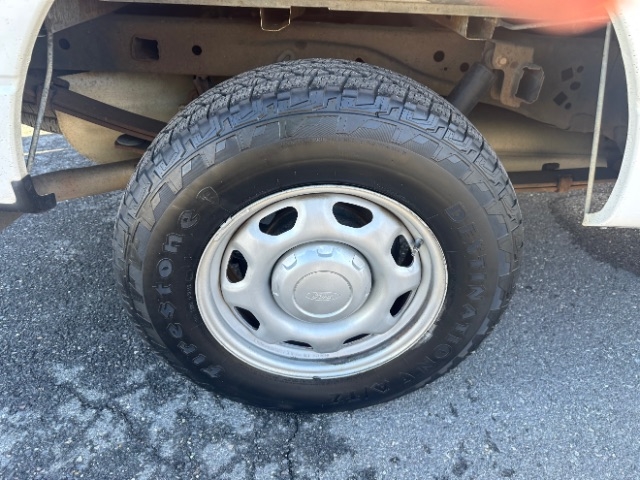 Ford F-150 XL 8-ft. Bed 2WD 2011