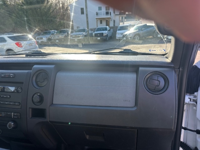 Ford F-150 XL 8-ft. Bed 2WD 2011