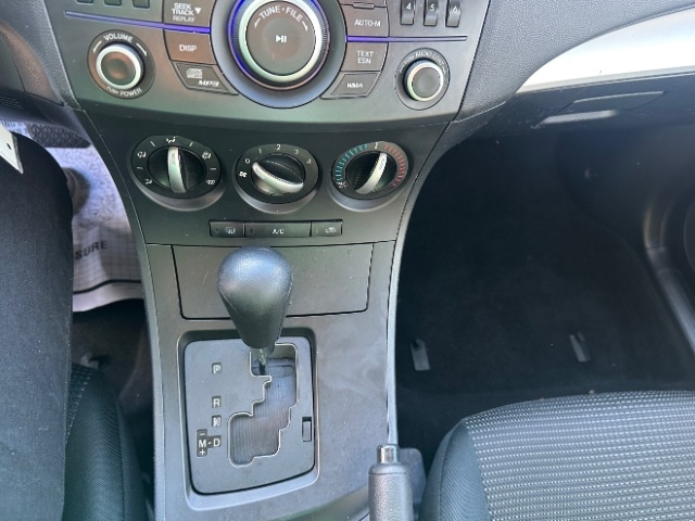 Mazda MAZDA3 i SV AT 4-Door 2013