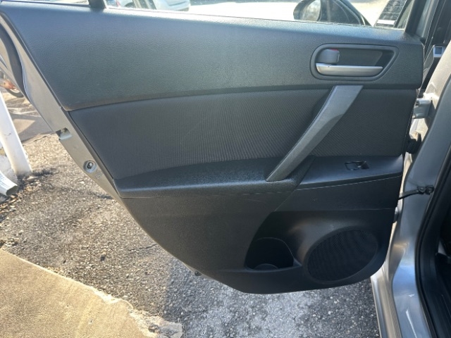 Mazda MAZDA3 i SV AT 4-Door 2013