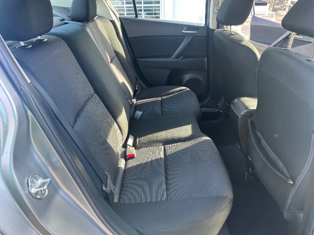 Mazda MAZDA3 i SV AT 4-Door 2013