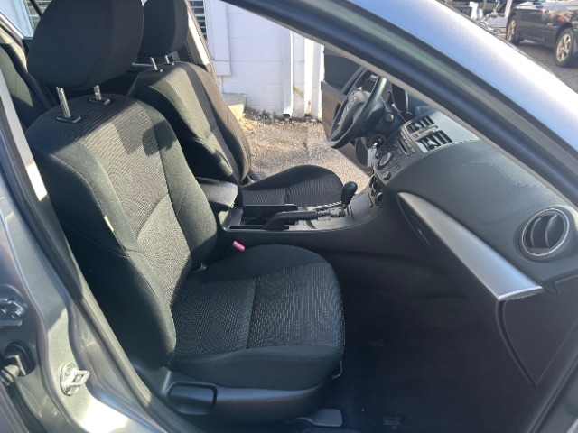 Mazda MAZDA3 i SV AT 4-Door 2013