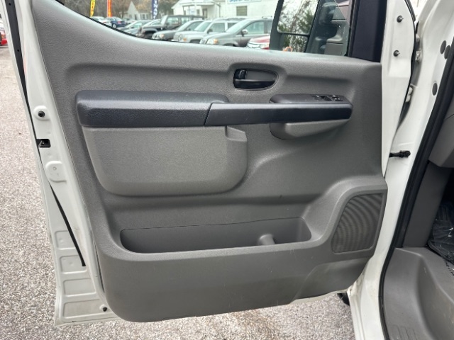 Nissan NV Cargo 2500 HD S V8 High Roof 2016