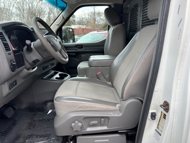Nissan NV Cargo 2500 HD S V8 High Roof 2016