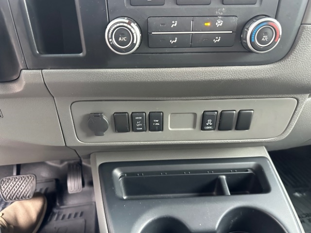 Nissan NV Cargo 2500 HD S V8 High Roof 2016